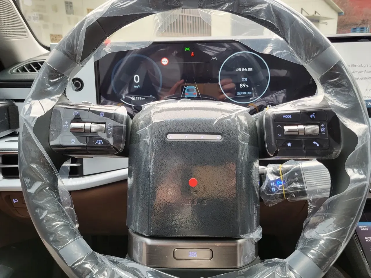 레트로 감성의 그랜저 신형 핸들