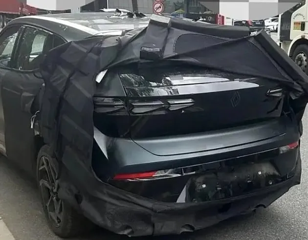 르노 오로라2 스파이샷