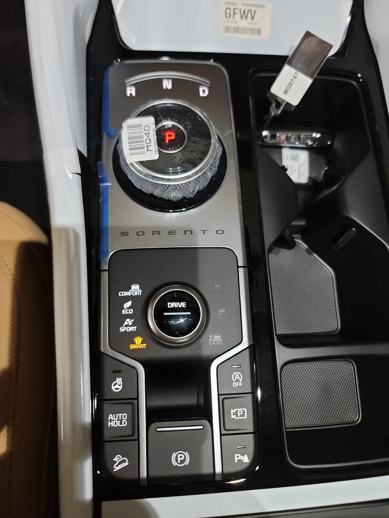 기아 차량들은 거의다 전자식 다이얼 기어를 쓰죠. 저게 제일 편한거 같아요