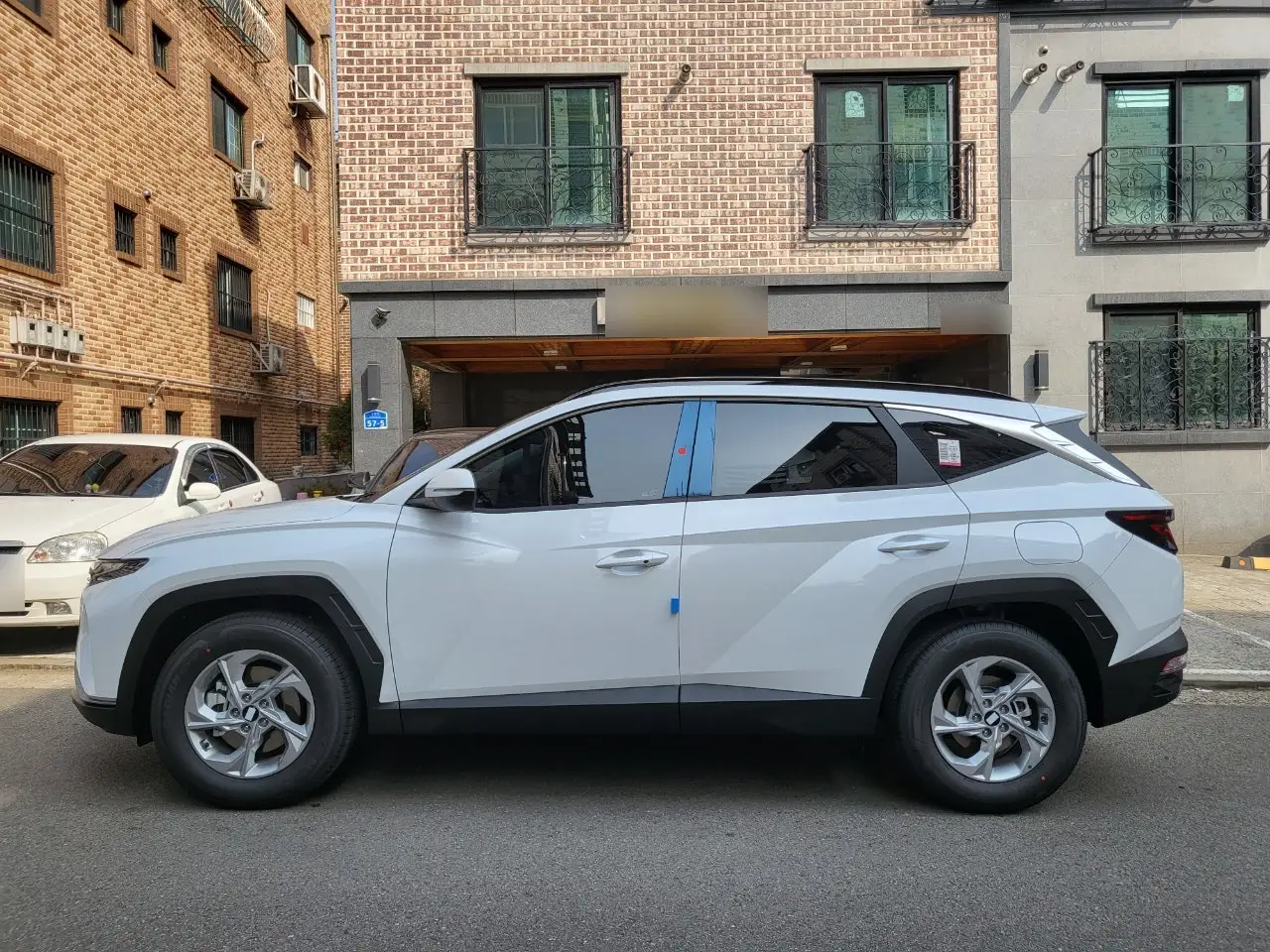 화이트 투싼 측면