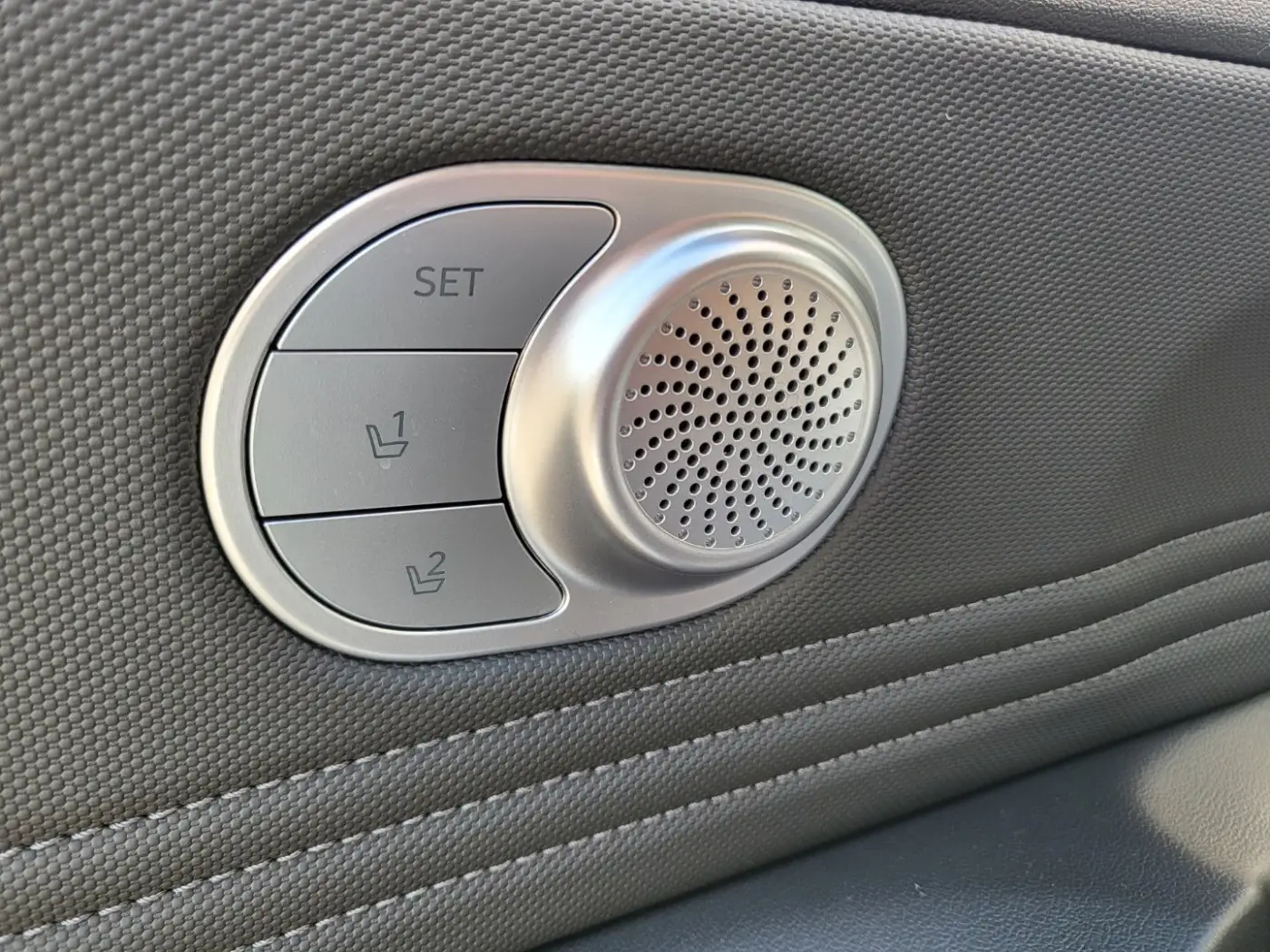 아반떼에 메모리 시트라니..