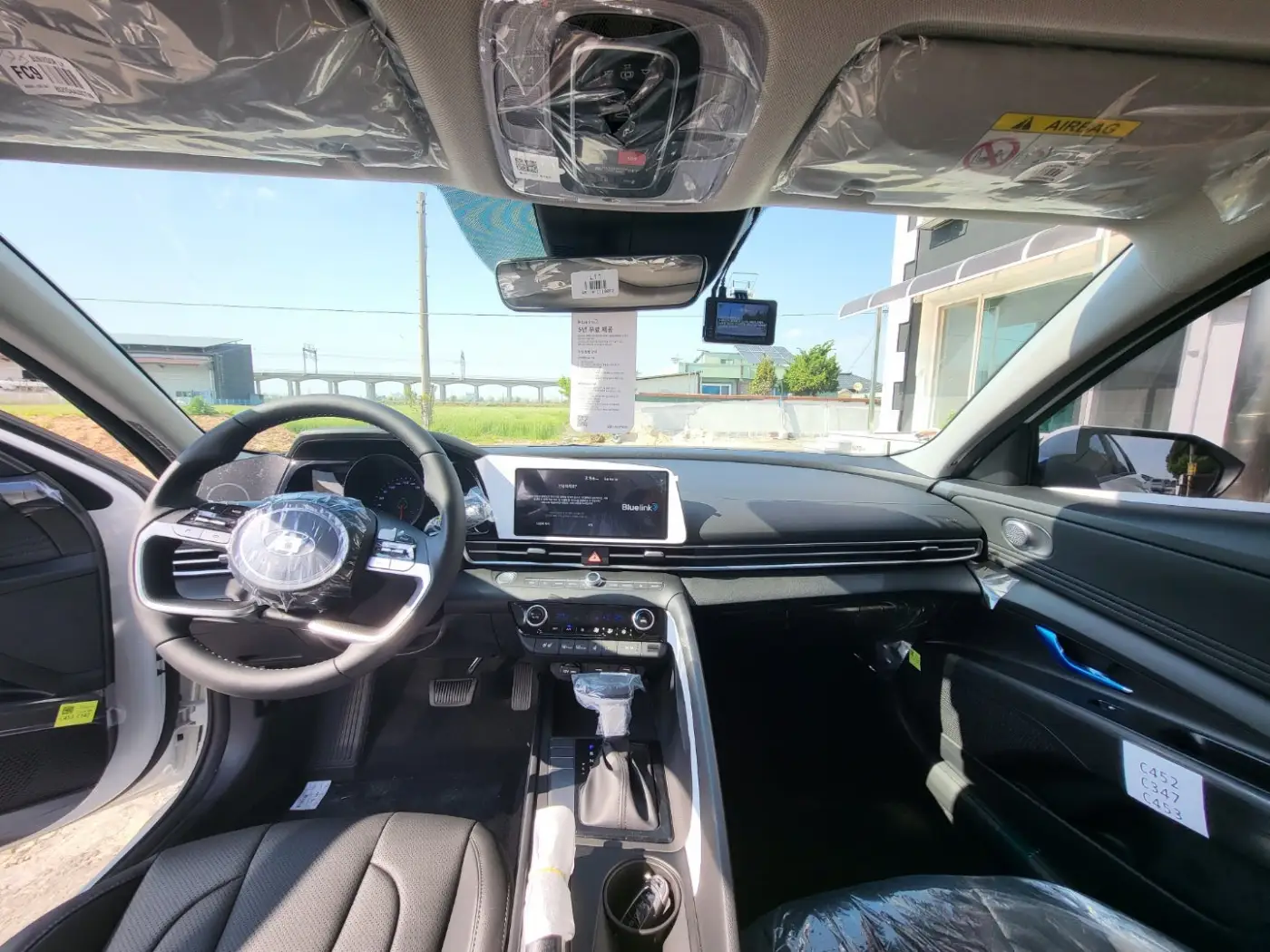 한눈에 볼 수 있는 아반떼 실내 이미지