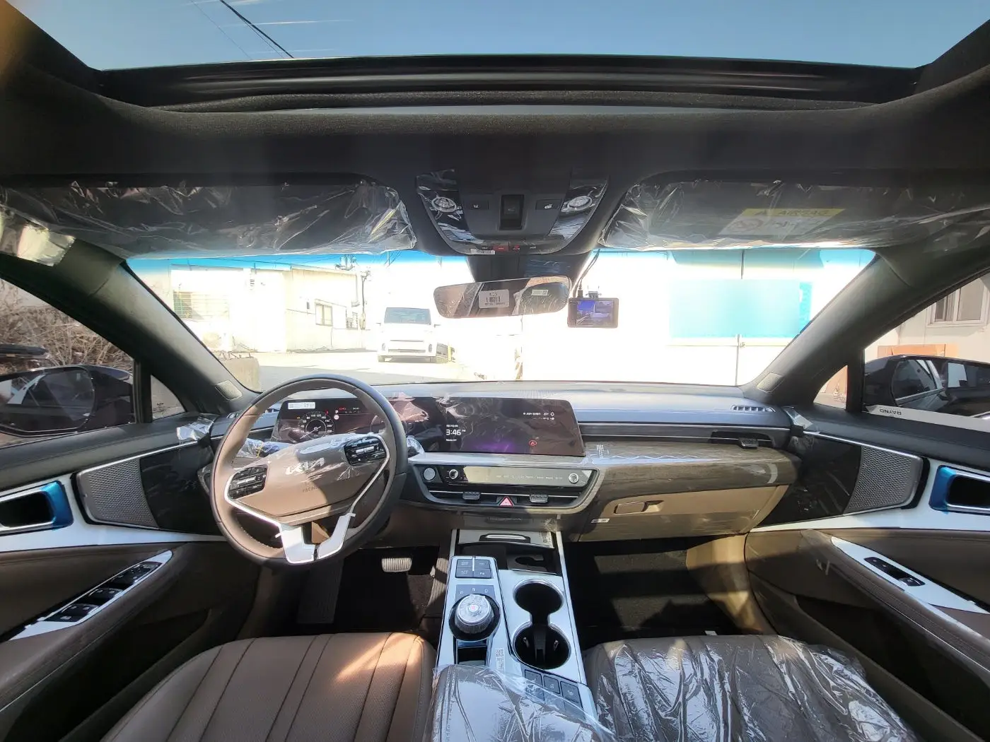 고급스러움이 느껴지는 K8 실내 전경