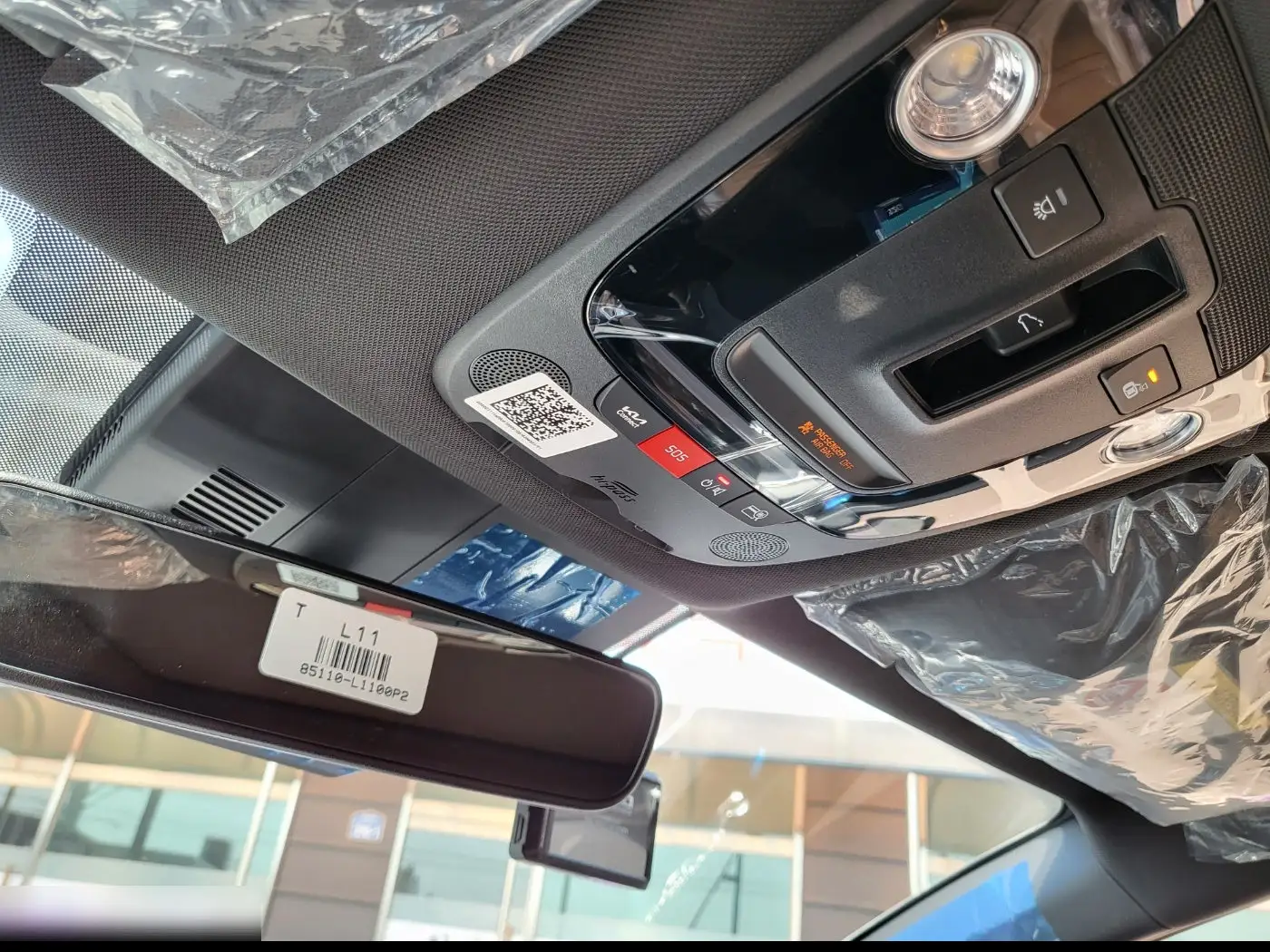 미러리스 룸미러와 신형 천정등, 천장도 블랙이네요