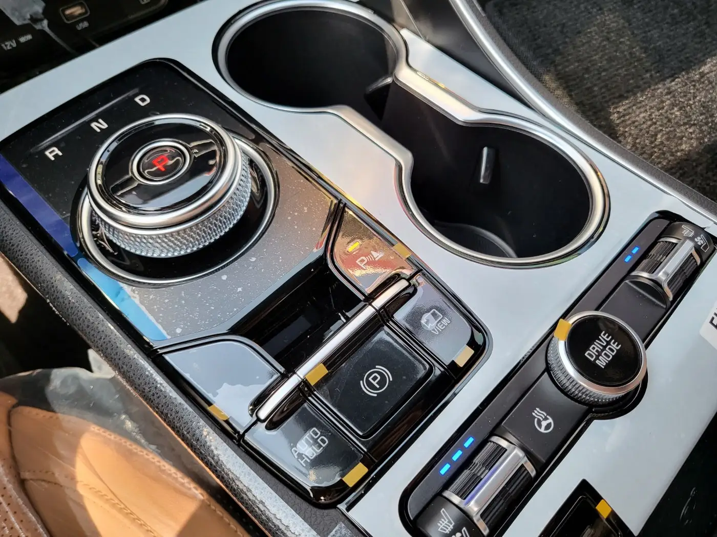 전자식 다이얼 기어와 통풍시트