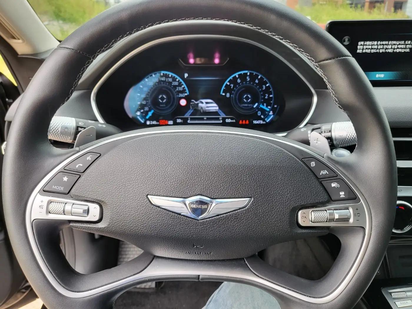 검은색의 G80핸들