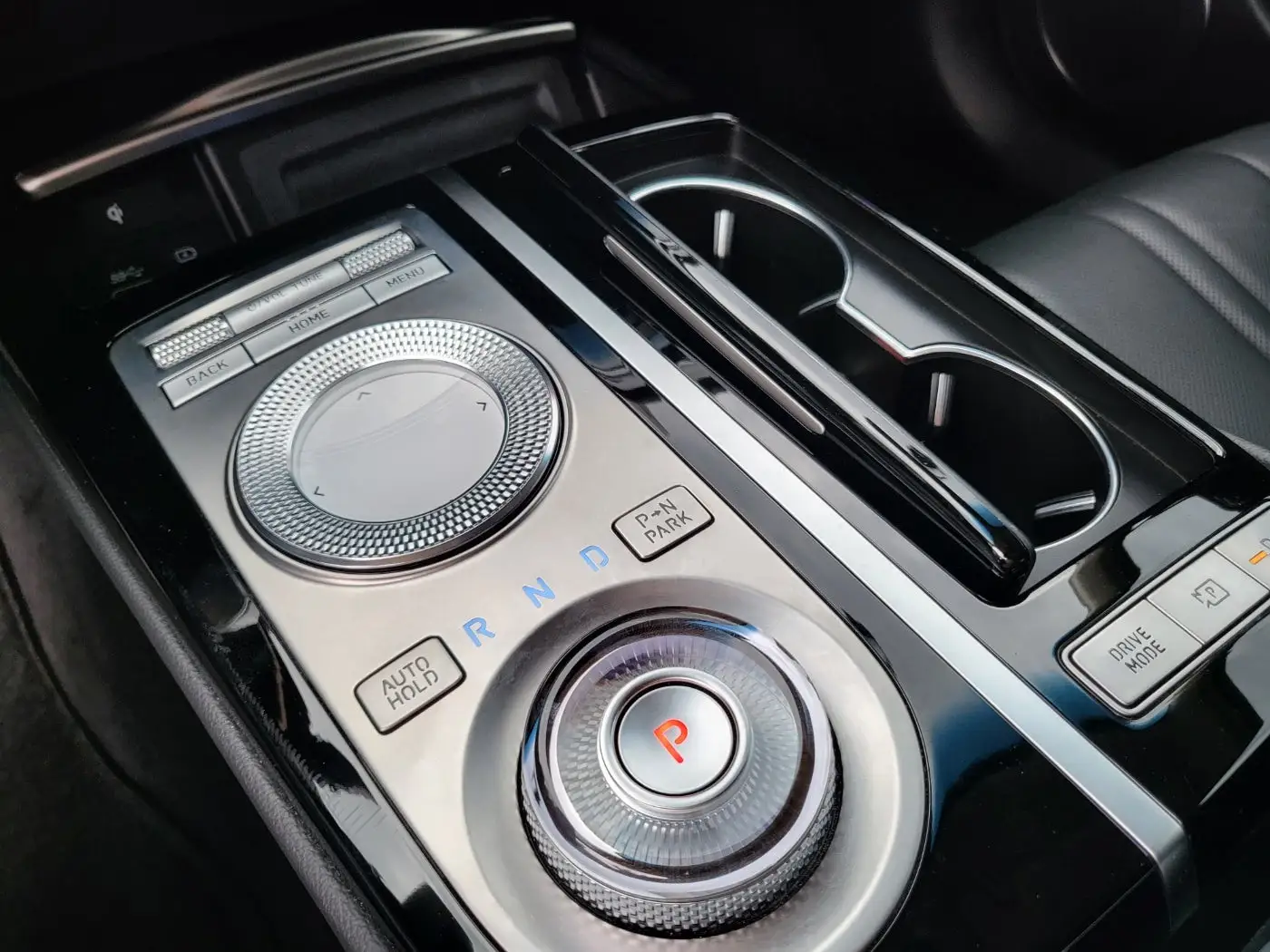 미니 내비게이터와 전자식 변속 다이얼