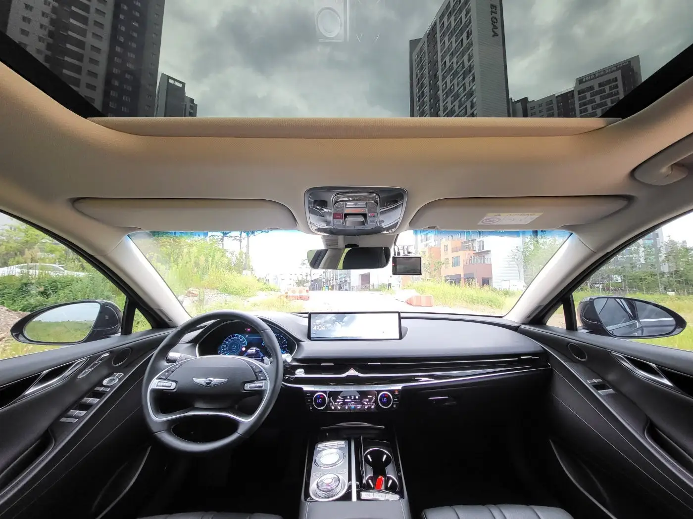 뒷자석에서 찍은 G80전체 실내 이미지