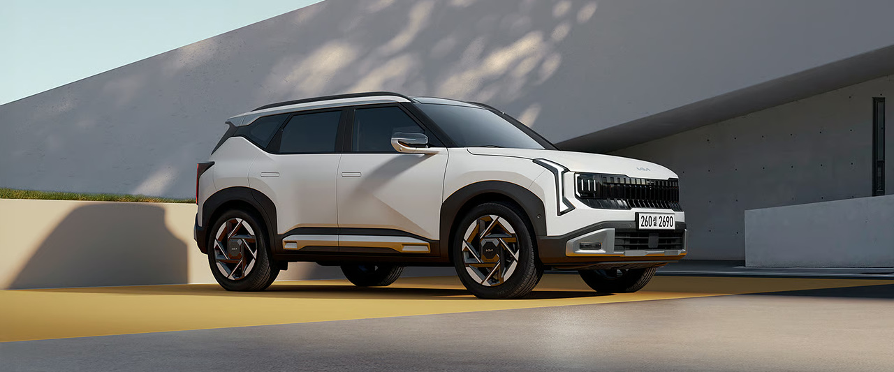 흰색 바디의 셀토스HEV