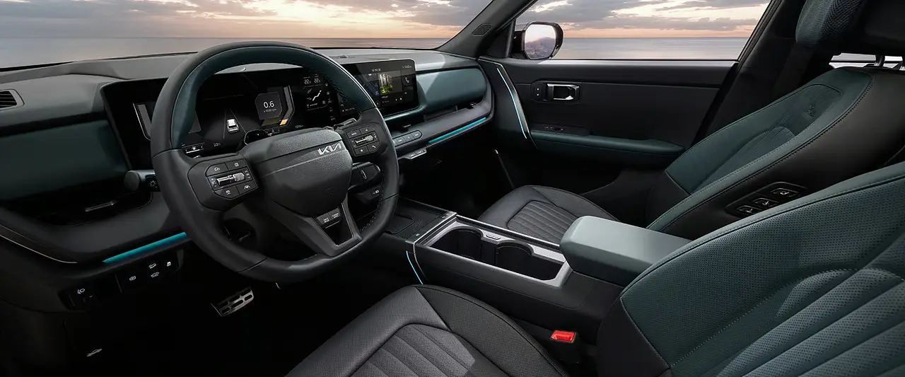 깔끔하게 정돈된 블랙 인테리어 셀토스 실내